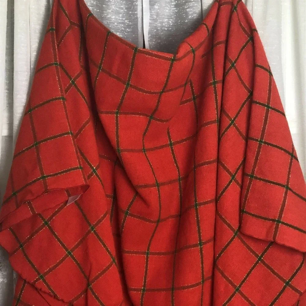 CHRISTMAS HOLIDAY TABLECLOTH LEACOCK RED GREEN PLAID GILT OVAL
